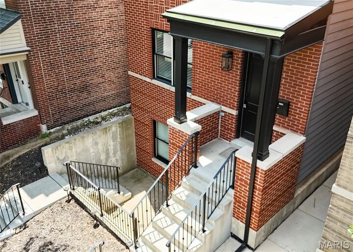 Property Photo:  1045 S Taylor Avenue  MO 63110 