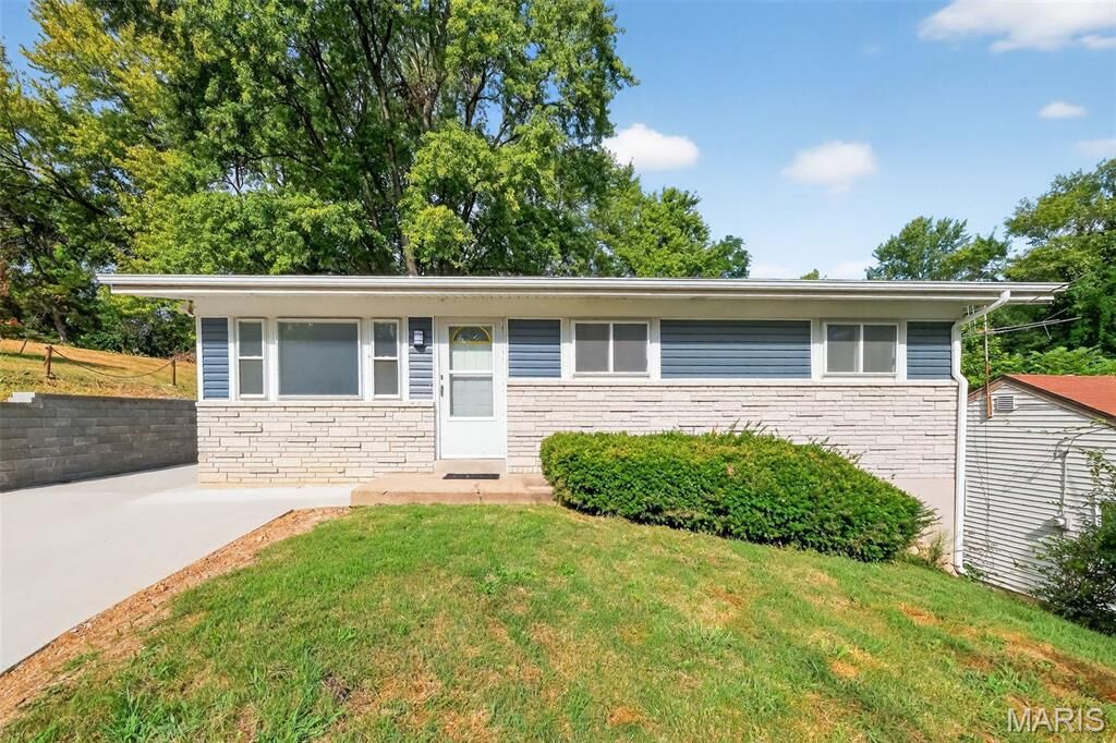 Property Photo:  903 Arline Avenue  MO 63135 