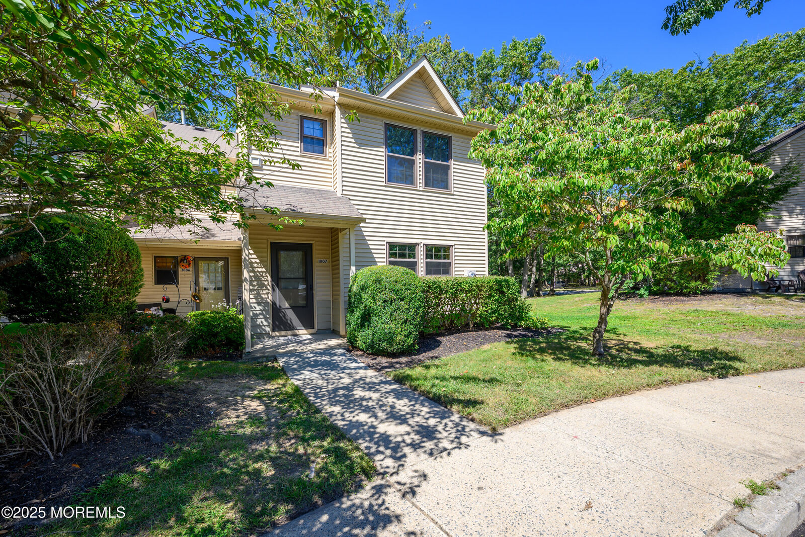 Property Photo:  1007 Poppy Place  NJ 08527 