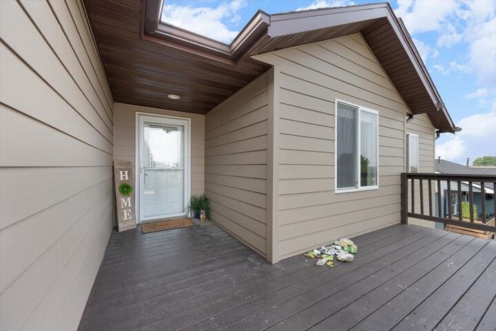 Property Photo: 814 Ridgeview Street SD 57717
