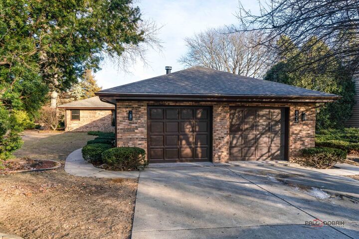 Property Photo:  805 S Benton Street  IL 60067 