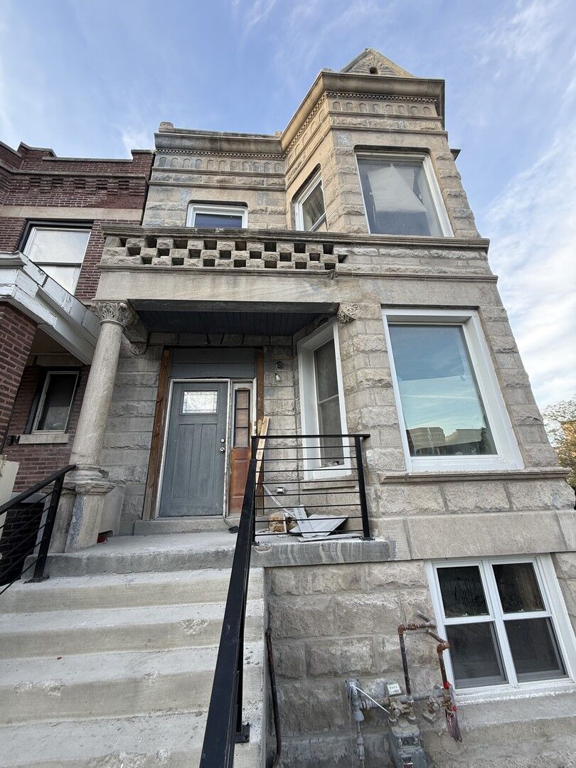 Property Photo:  3824 W Arthington Street  IL 60624 