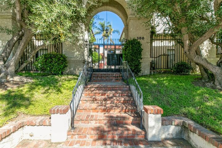 Property Photo: 300 N Isabel St 10 CA 91206