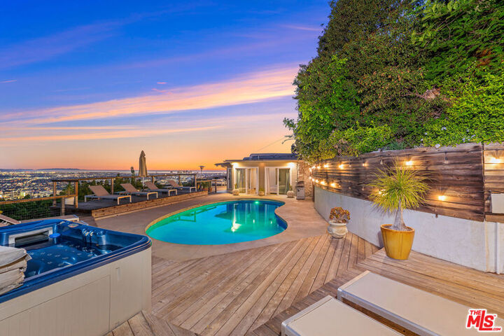 Property Photo:  8494 Cole Crest Drive  CA 90046 