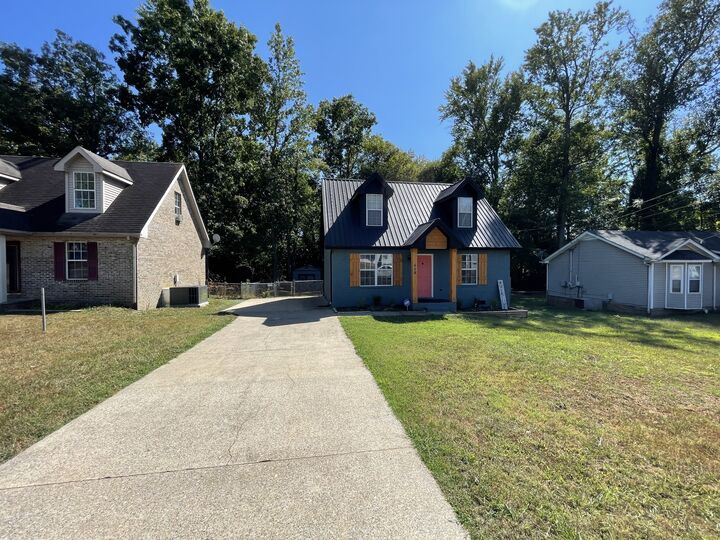 Property Photo:  818 Shelton Cir  TN 37042 