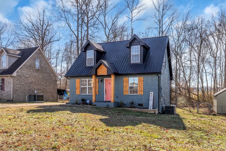 Property Photo:  818 Shelton Cir  TN 37042 