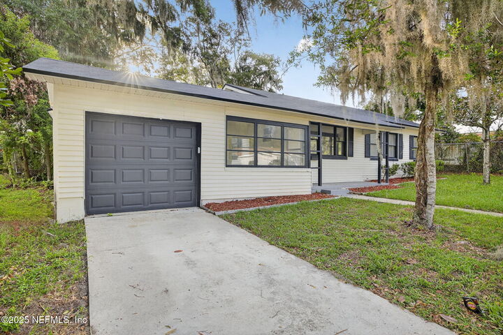 Property Photo: 1205 Moseley Avenue FL 32177