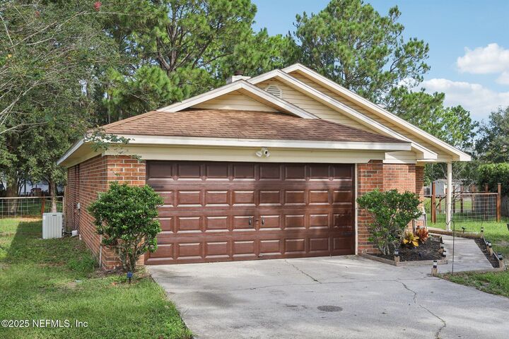 Property Photo: 2638 Skipton Court FL 32225