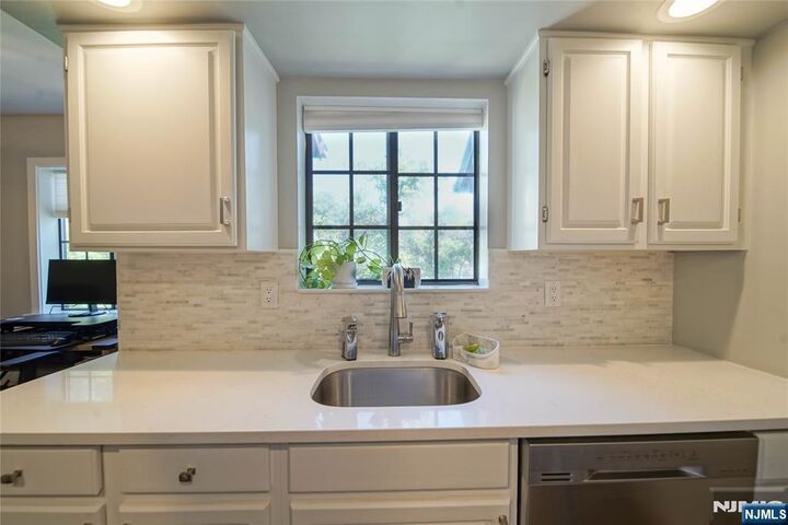 Property Photo: 506 Mark Twain Way NJ 07430