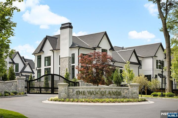 6 Stone Bridge Court  Demarest NJ 07627 photo