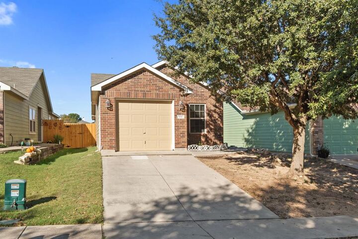 836 Village Point Lane  Fort Worth TX 76108 photo