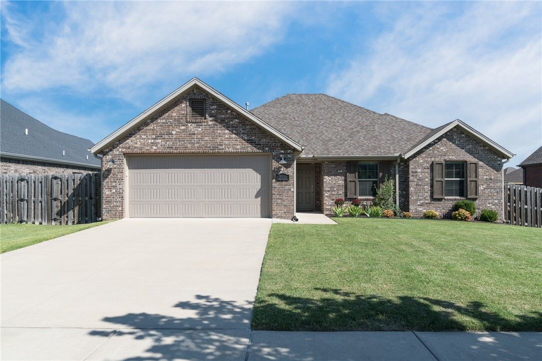 Property Photo: 2011 W Chandler Avenue AR 72758