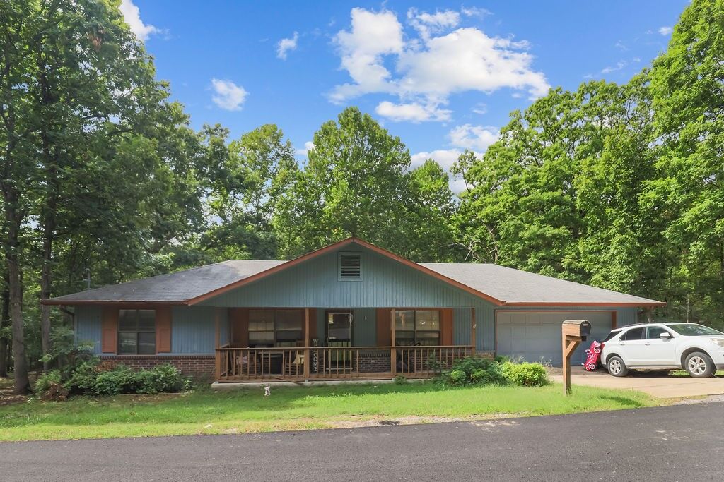 Property Photo:  8 Kenilworth Drive  AR 72714 