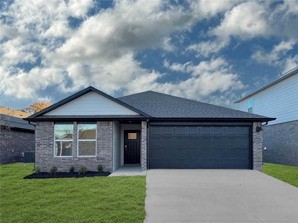 Property Photo: 4623 W Barhem Drive AR 72704