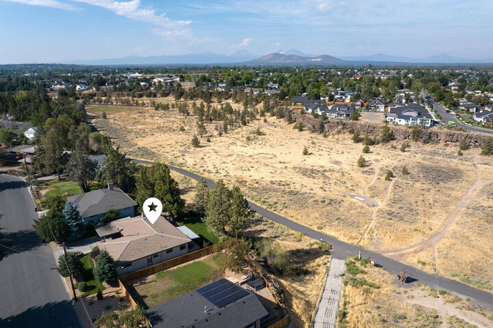 Property Photo: 531 NW Canyon Drive OR 97756