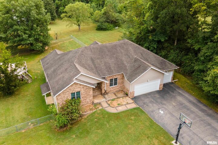 Property Photo: 186 Bonnie Brae Road IL 62901