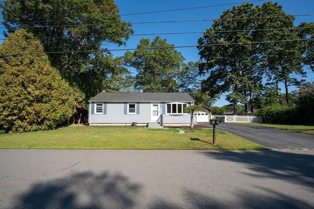 Property Photo:  9 Nottingham Rd  MA 01540 