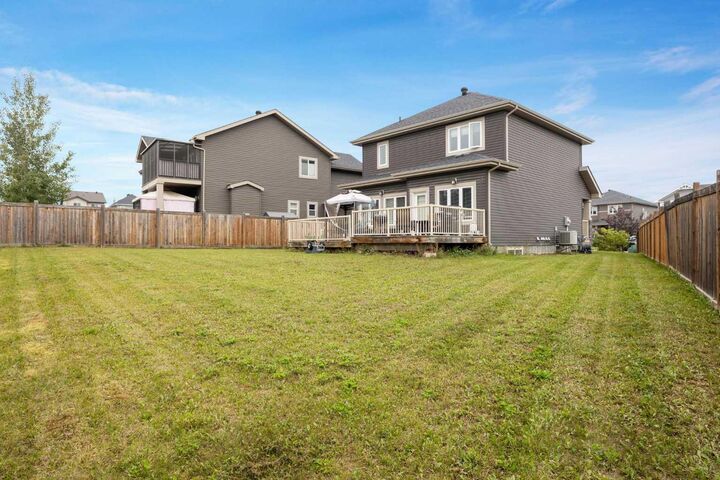 Property Photo: 100 Heibert Bay AB T9K 2X2