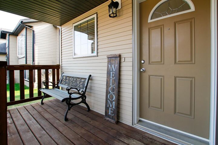 Property Photo:  5857 Park Street  AB T4M 0H1 