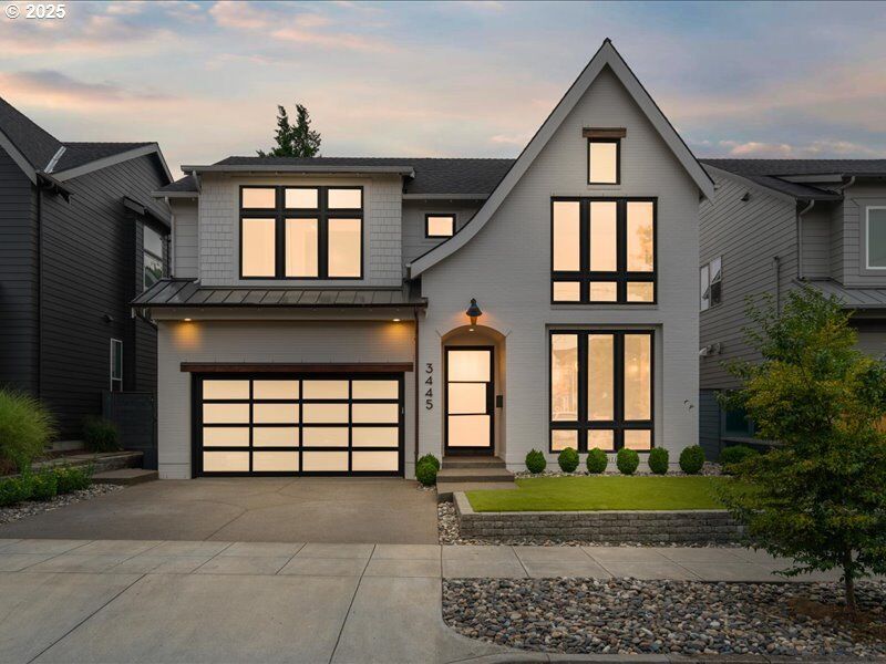 Property Photo:  3445 NE 35th Pl  OR 97212 