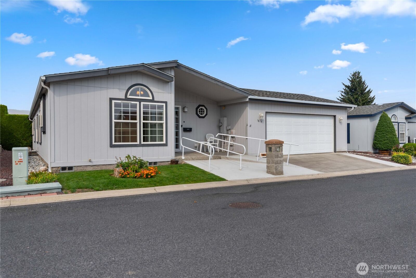 Property Photo:  1814  Heritage Drive  WA 98801 
