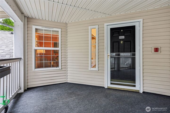 Property Photo: 12118 NE 171st Place E202 WA 98011