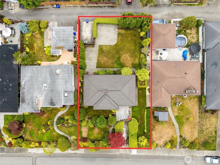Property Photo: 811 Rucker Avenue WA 98201