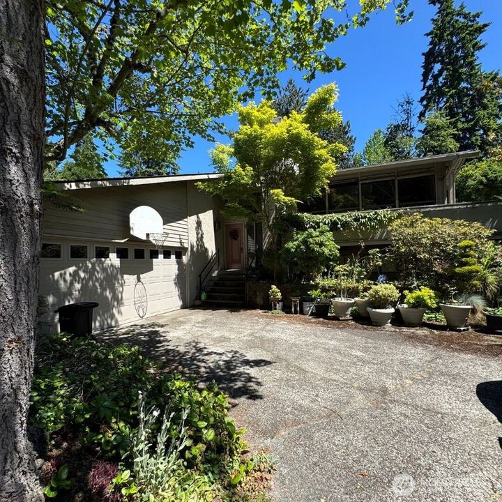 Property Photo:  6560 W Mercer Way  WA 98040 