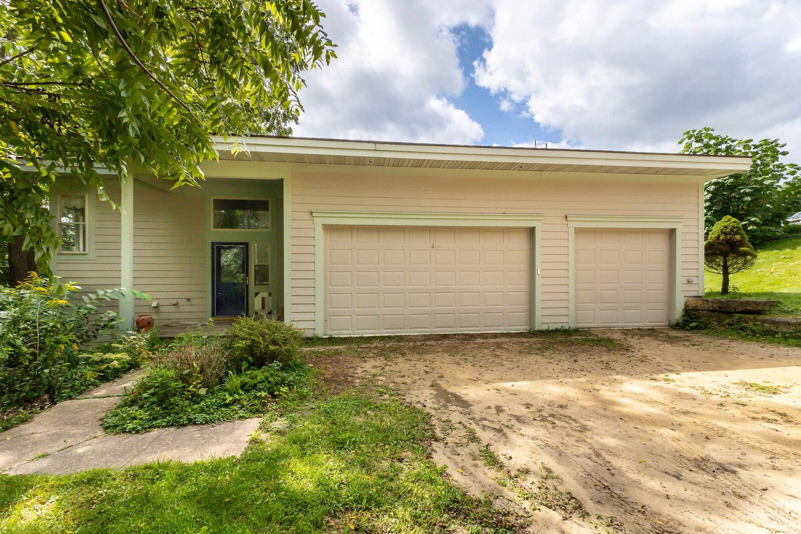 Property Photo:  1 Waterford Drive  IL 61036 