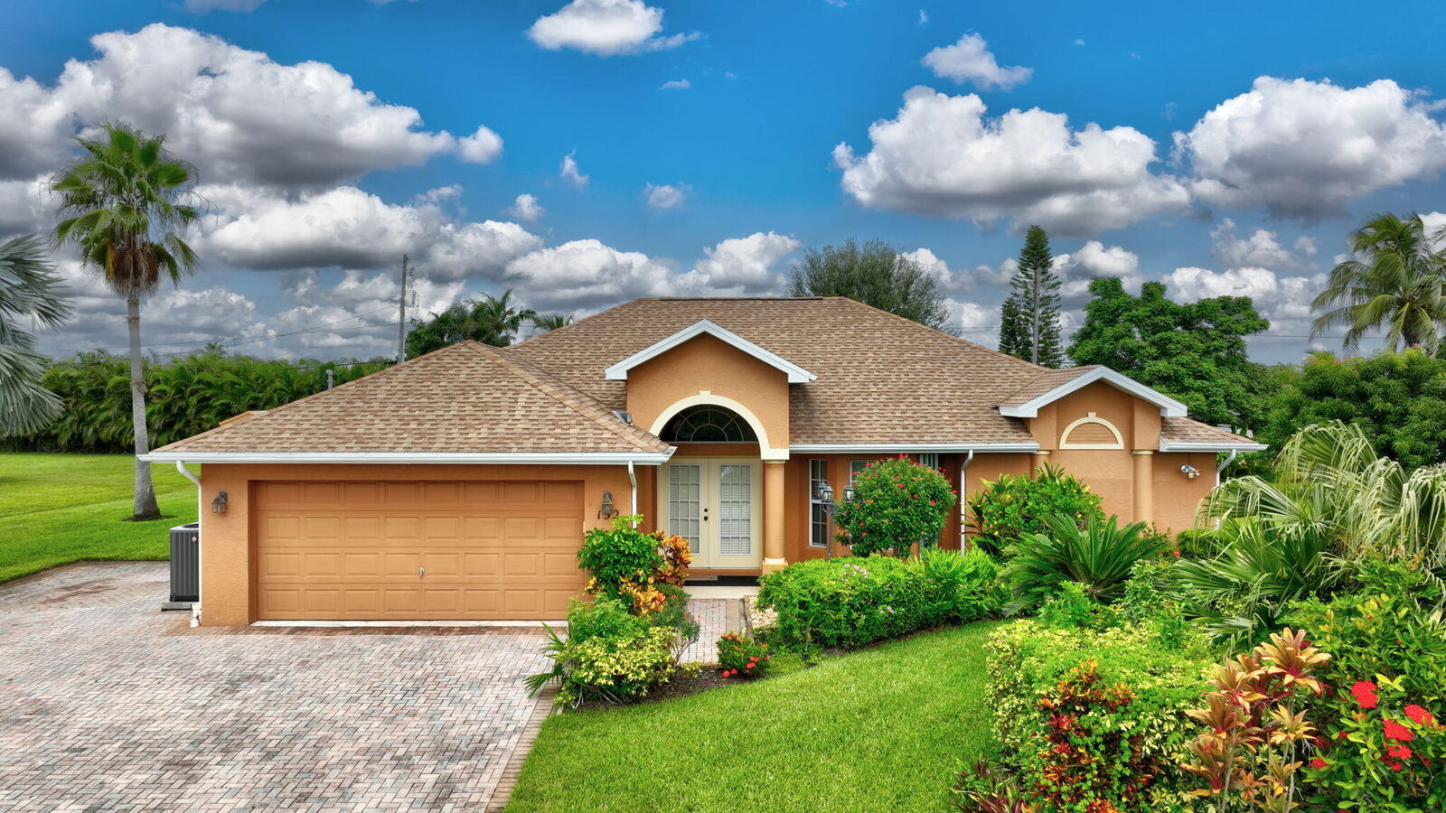 Property Photo:  152 SW Hawthorne Circle  FL 34953 