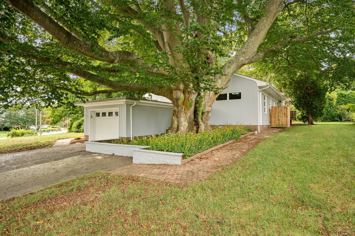 Property Photo:  7 Admiral Drive  CT 06320 
