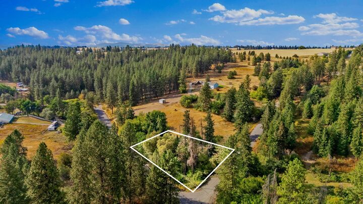 Property Photo:  7501 N Orchard Prairie Rd  WA 99217 