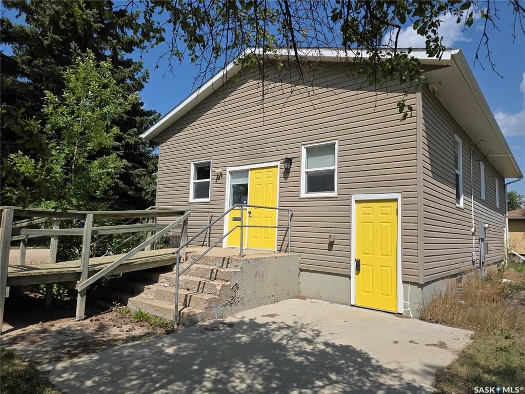 Property Photo:  402 Minto Street  SK S0H 1J0 