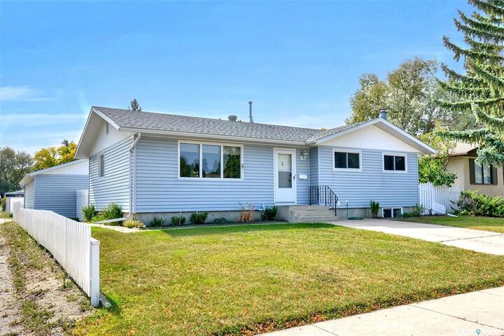 Property Photo: 2938 Eastview SK S7J 3H9