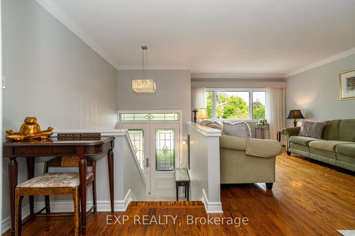 Property Photo:  1828 Lorraine Avenue  ON K1H 6Z8 
