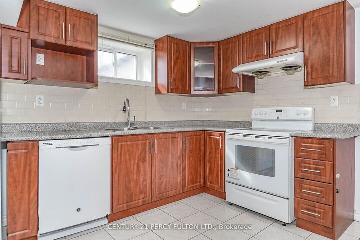 Property Photo:  72 Lynvalley Crescent Bsmt  ON M1R 2V4 