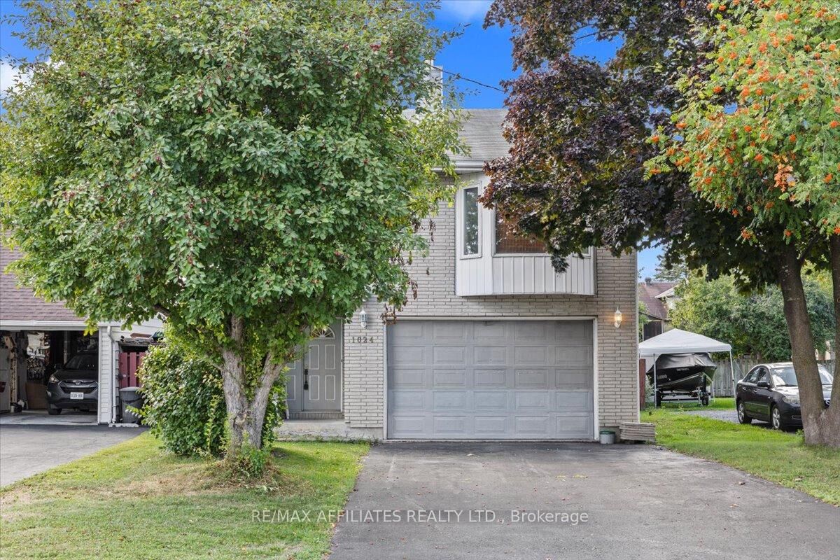 Property Photo:  1024 Miss Ottawa Street  ON K1J 7B1 