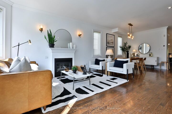 Photo de la propriété:  39 Ferrier Avenue  ON M4K 3H5 