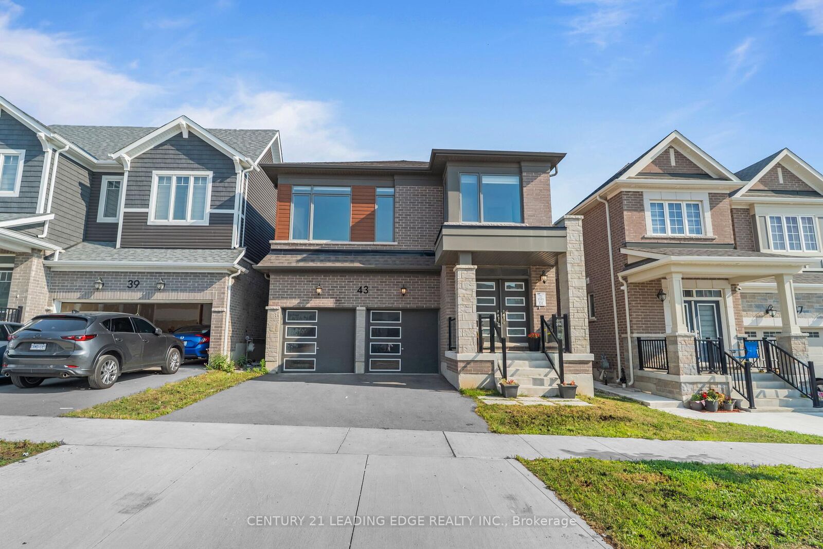 Photo de la propriété:  43 William Nador Street  ON N2E 3X8 