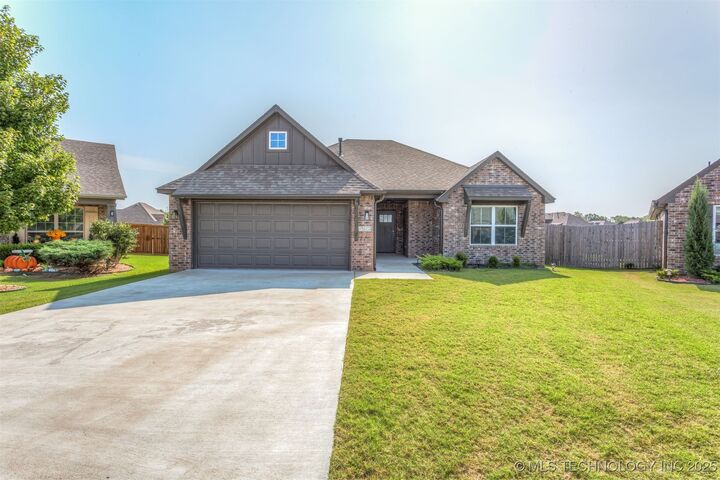Property Photo:  1513 E Atlanta Street S  OK 74012 