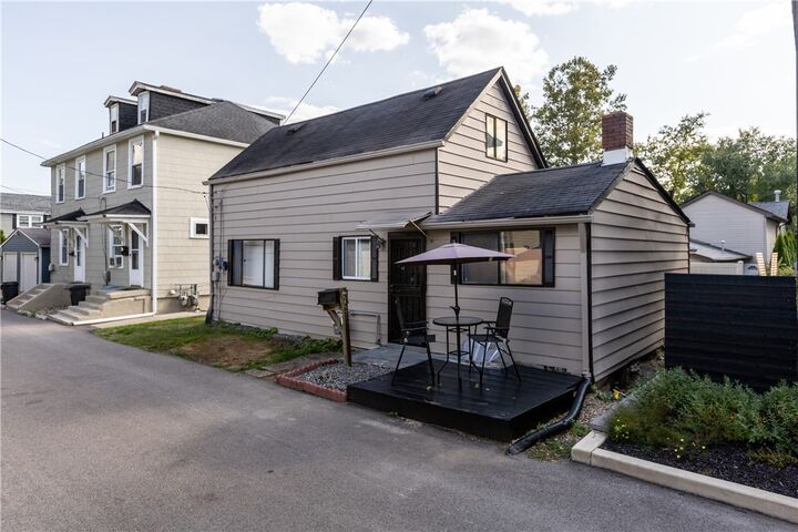 Property Photo: 314 Sprott Way PA 15143