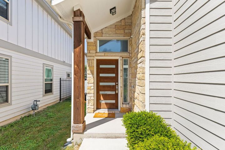 Property Photo: 907 Totis Road TX 78748