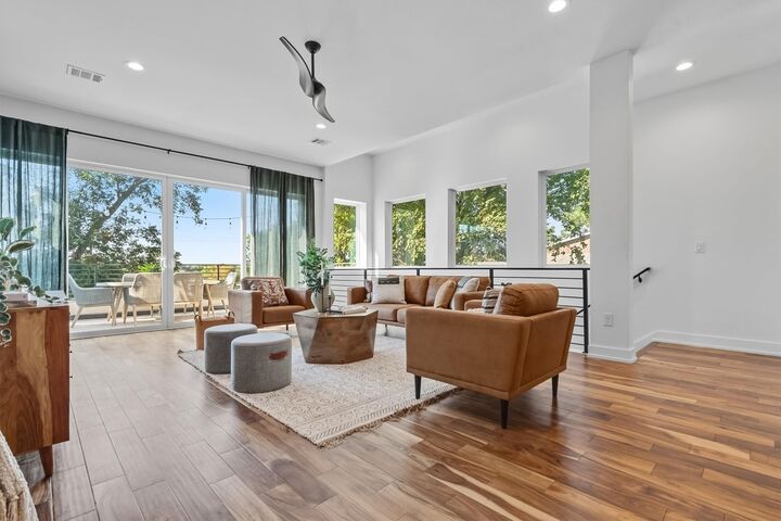 Property Photo: 2712 Oak Springs Drive A TX 78702