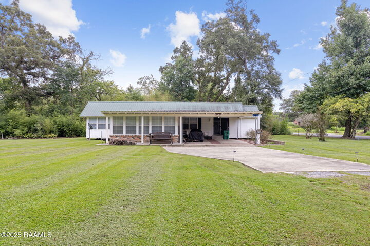 Property Photo:  