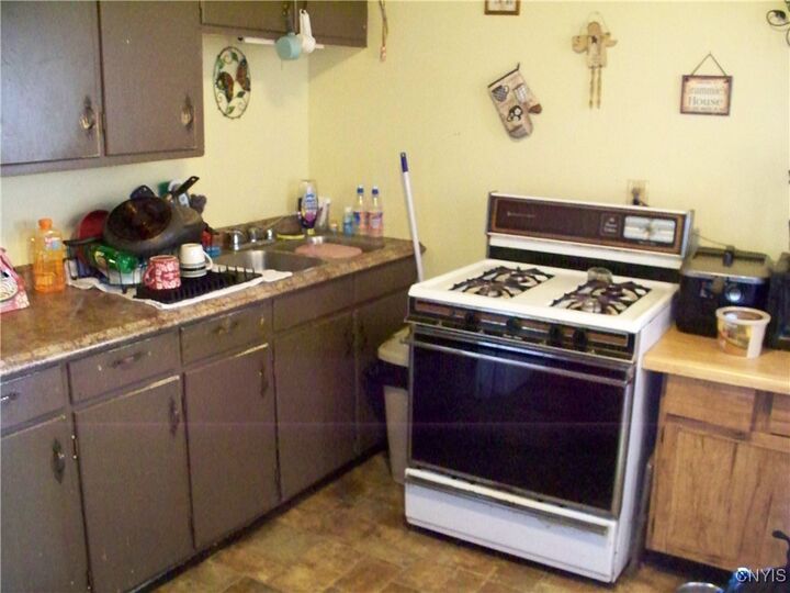 Property Photo:  431 Elliott Street 33  NY 13204 