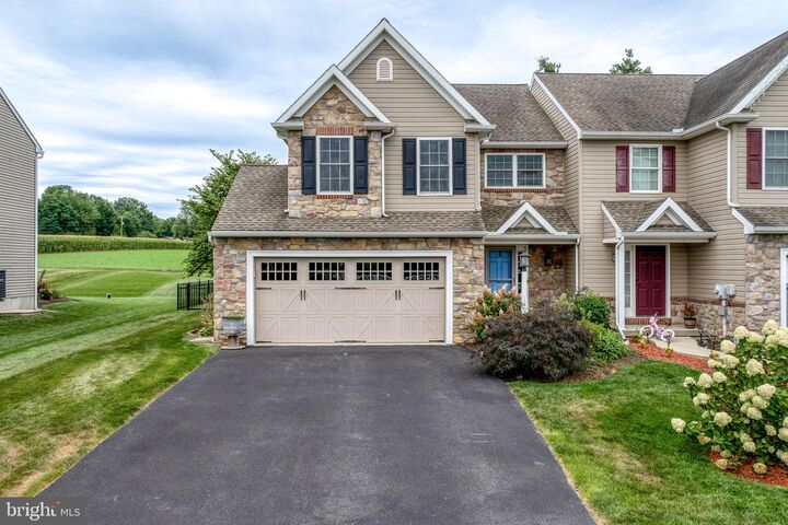 Property Photo: 129 Creekview Drive PA 17562