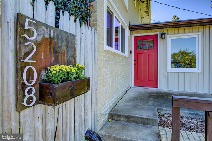 Property Photo: 5208 10th Place S VA 22204