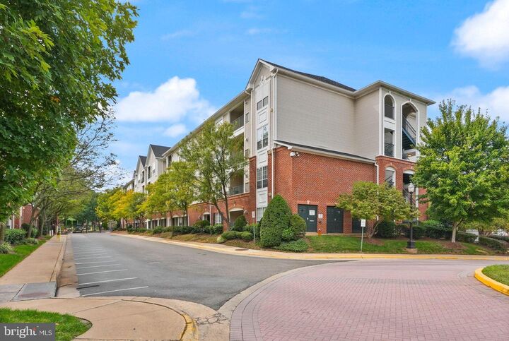 Property Photo:  4854 Eisenhower Avenue 445  VA 22304 