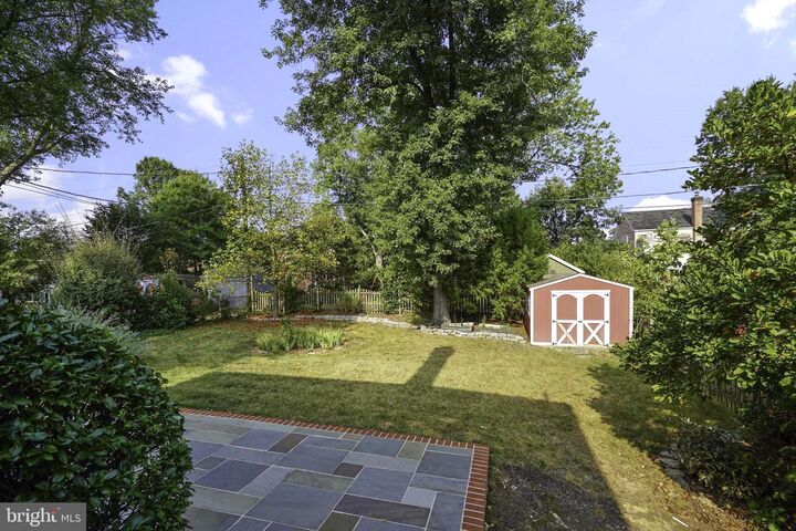 Property Photo:  226 N Edison Street  VA 22203 