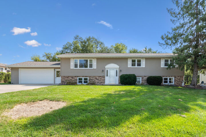 203 Valley View Circle  Nevada IA 50201 photo